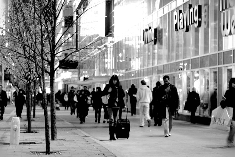 Algumas pistas para o centro comercial como mass media (parte II) Algumas pistas para o centro comercial como mass media (parte II) 73