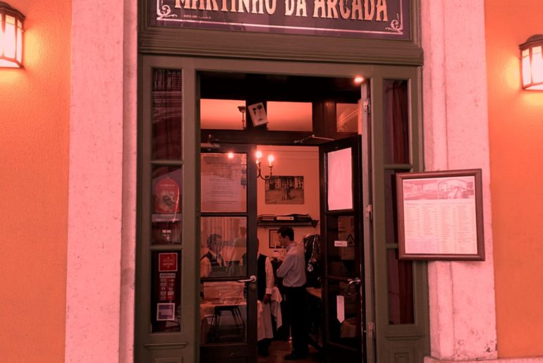 O café onde Pessoa parava volta às tertúlias aos 235 anos… O café onde Pessoa parava volta às tertúlias aos 235 anos… 69